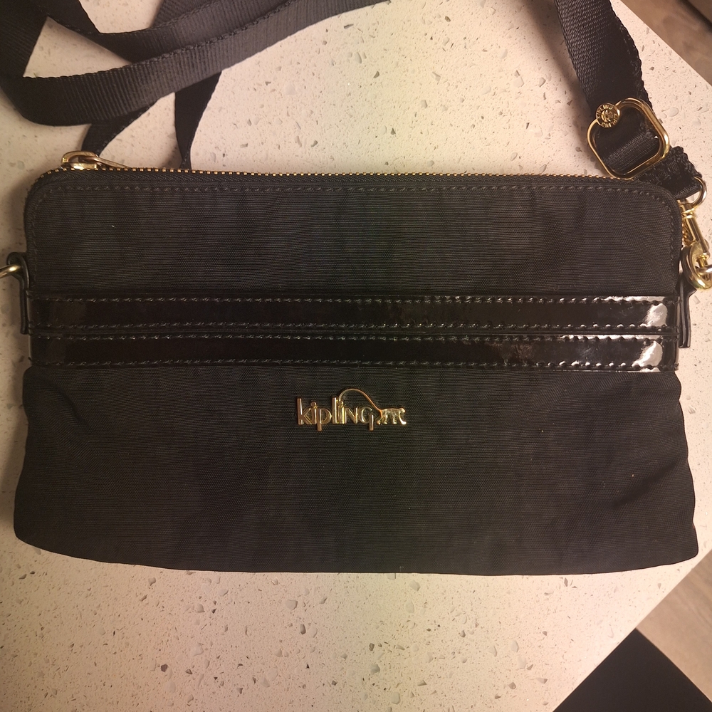 NWOT Kipling Black Crossbody with Glossy Trim.
